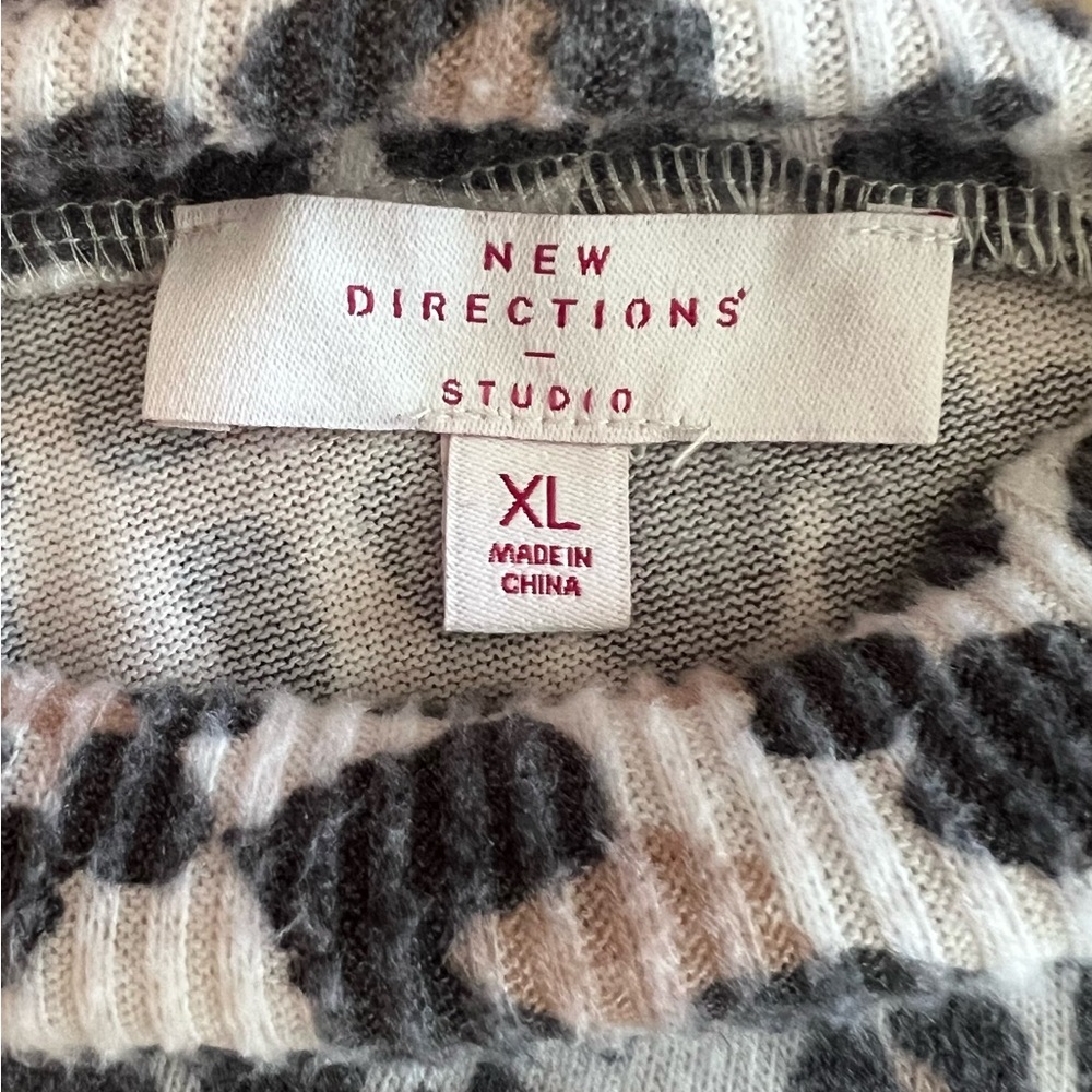 New Directions women’s leopard/cheetah print sweater - Picture 3 of 4